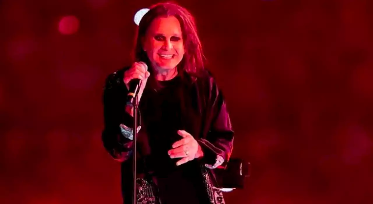 «Presenze maligne in casa», il rocker Ozzy Osbourne spaventato: panico in camera da letto, c'è uno sconosciuto che mi aspetta