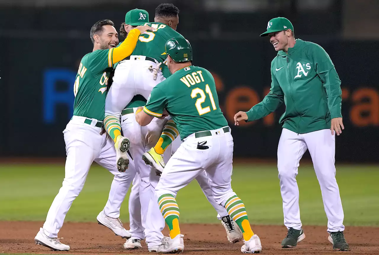 A's Hold Yankees to 1 Hit, Win 3-2 in 11 on LeMahieu Error