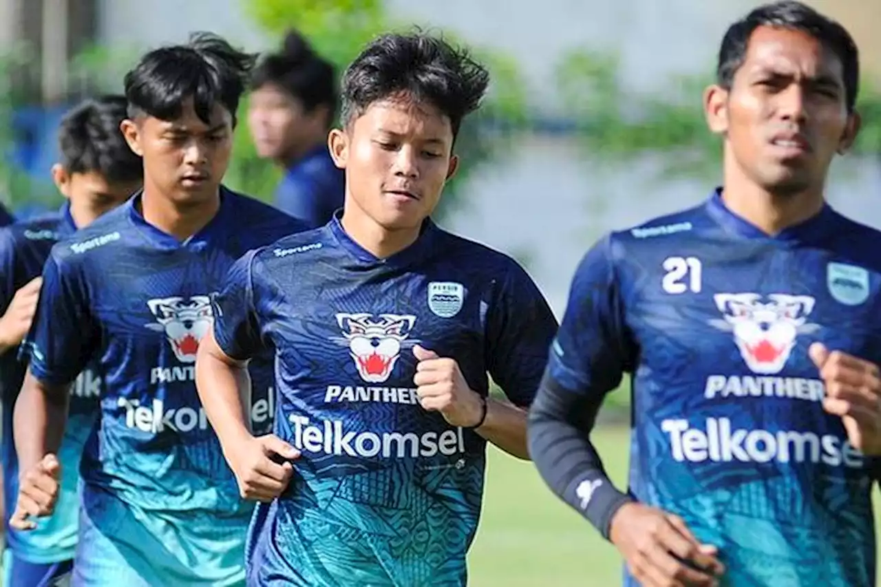 Luis Milla Langsung Beri Menu Taktik Saat Pimpin Latihan Persib Bandung Jelang Lawan PSM Makassar - Pikiran-Rakyat.com