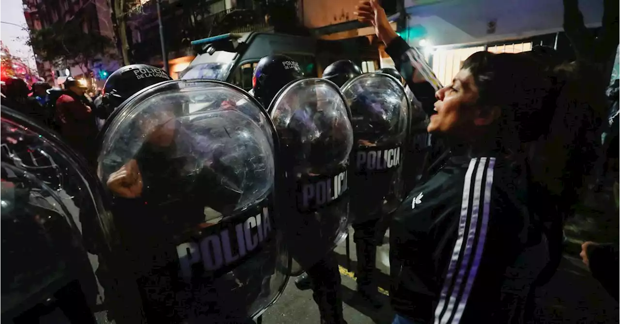 Thousands in Argentina take to streets to defend embattled vice president