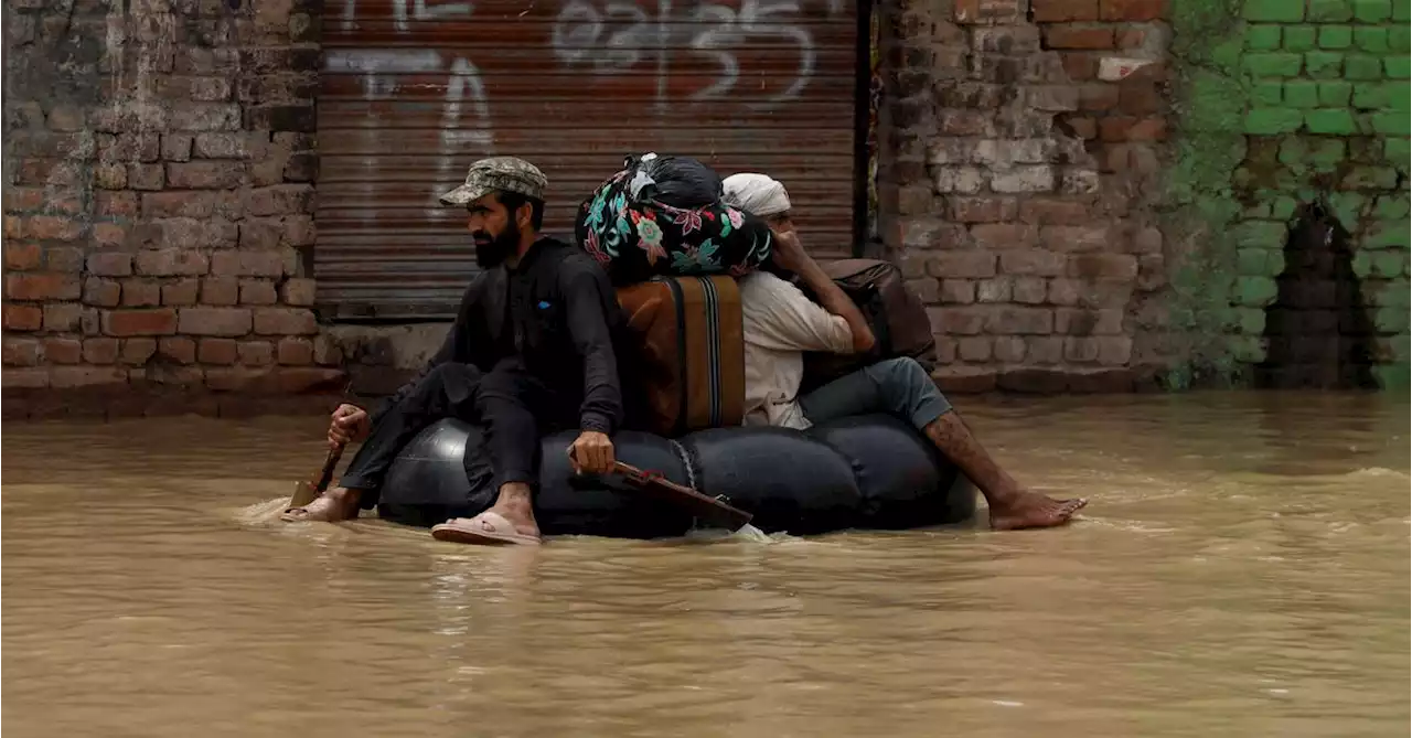 Pakistan floods force tens of thousands from homes overnight