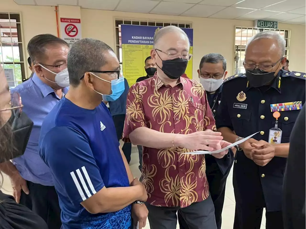 Dr Wee pays surprise visit to Kedah JPJ