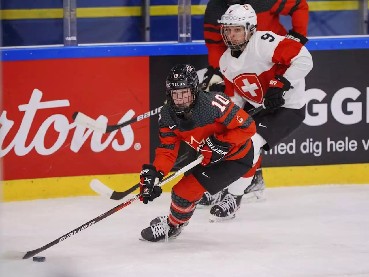 Canada downs Swiss at women's world hockey championship