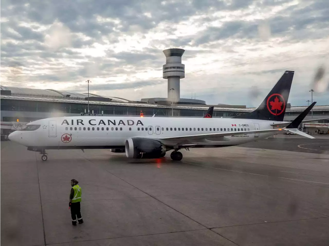 Harry Potter actor rips Air Canada as world's worst airline