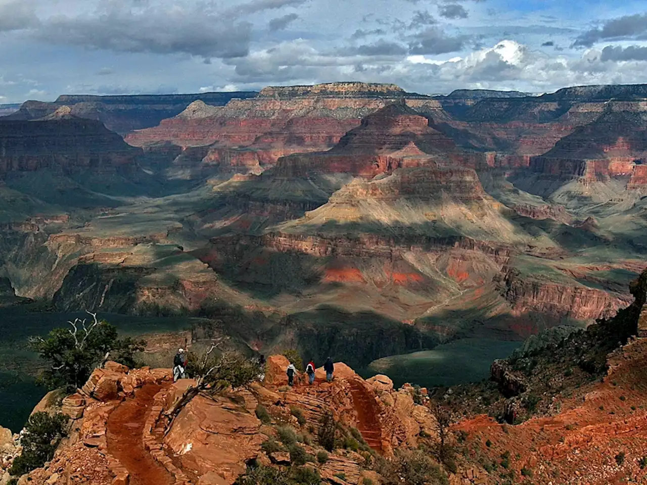 Visitor to Grand Canyon's North Rim slips, falls to death