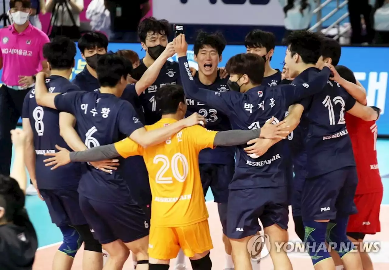 대한항공, 프로배구 컵대회 5번째 우승…한전에 3-0 완승 | 연합뉴스