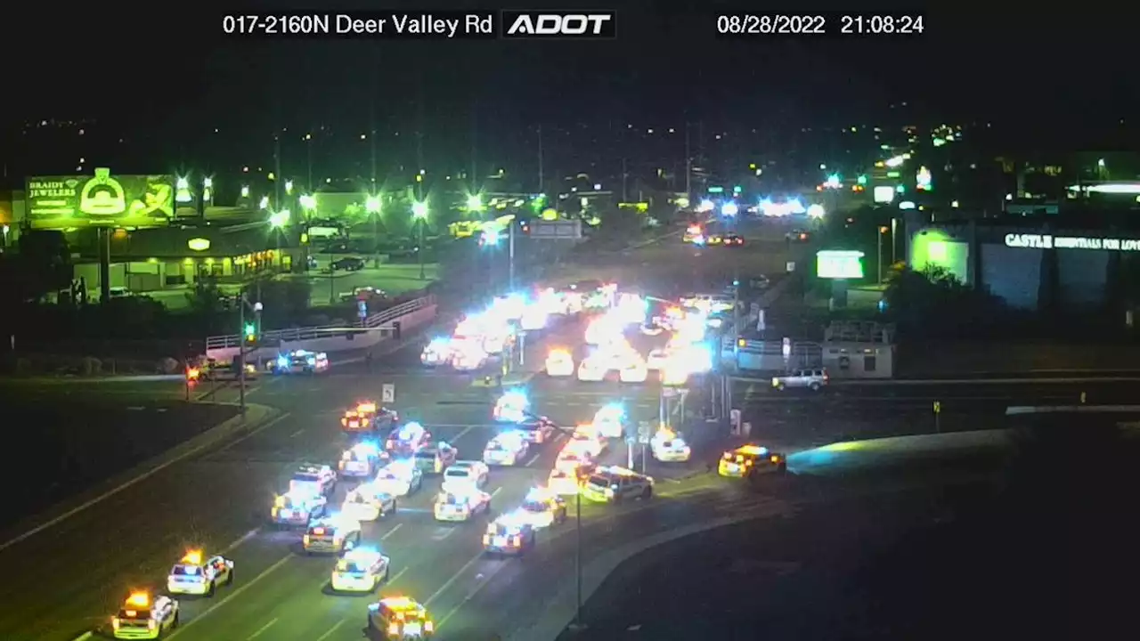 Two civilians killed, two Phoenix officers injured in shooting near 35th Ave and Deer Valley