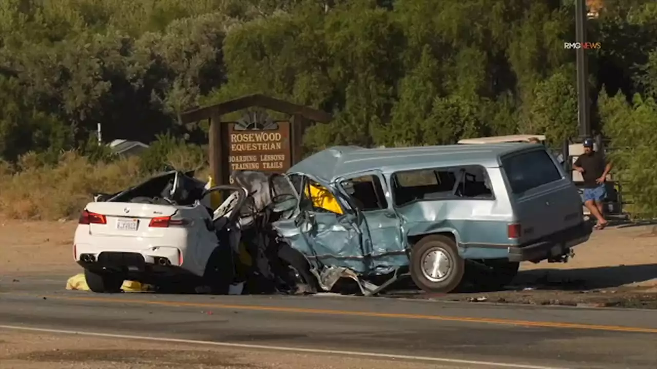 3 killed, 2 injured in fiery 2-car Santa Clarita crash