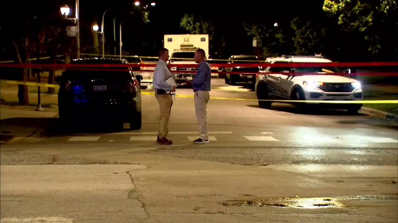 Chicago shooting: 2 shot, 1 killed outside Morgan Park police station, authorities say