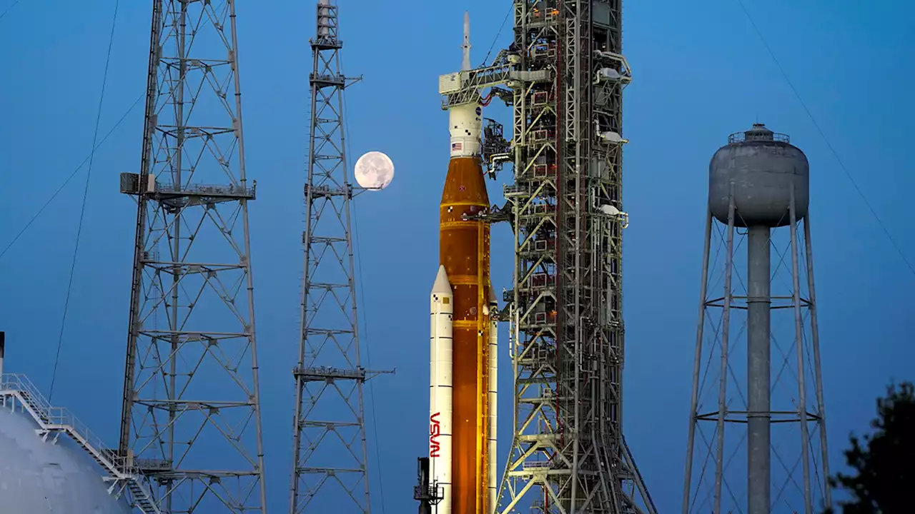 Fuel leak interrupts launch countdown of NASA moon rocket Artemis 1