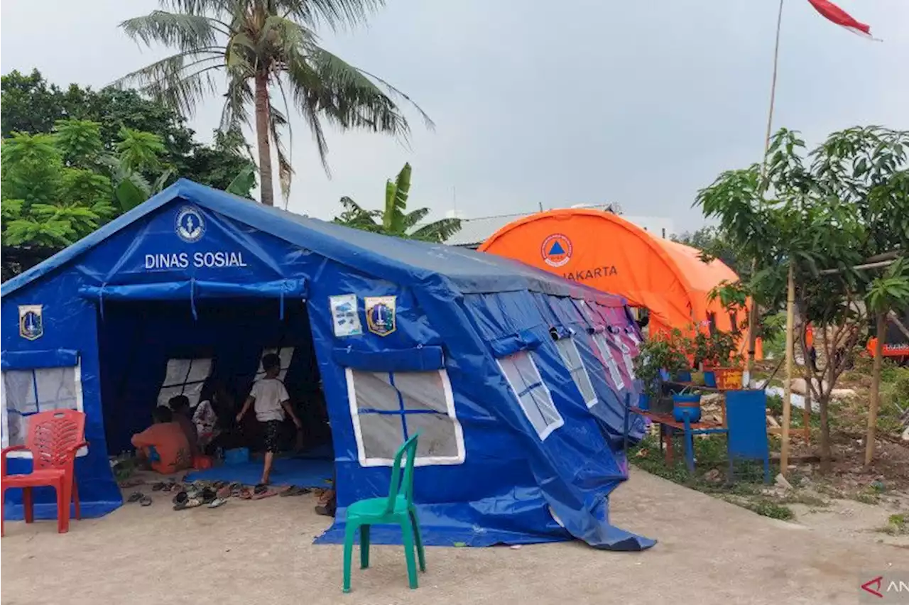 Pemkot Jaktim dirikan tenda pengungsian bagi korban kebakaran Cakung