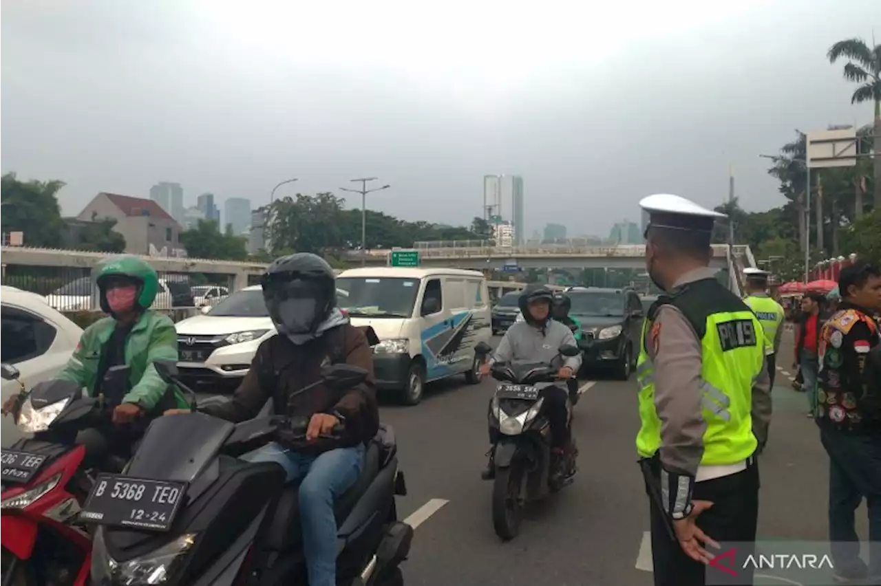 Polisi tetap buka jalan di depan DPR meski ada demo ojek daring