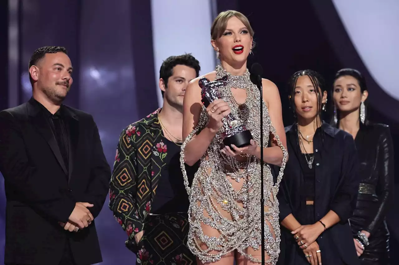 Taylor Swift Announces New Album During VMAs Acceptance Speech