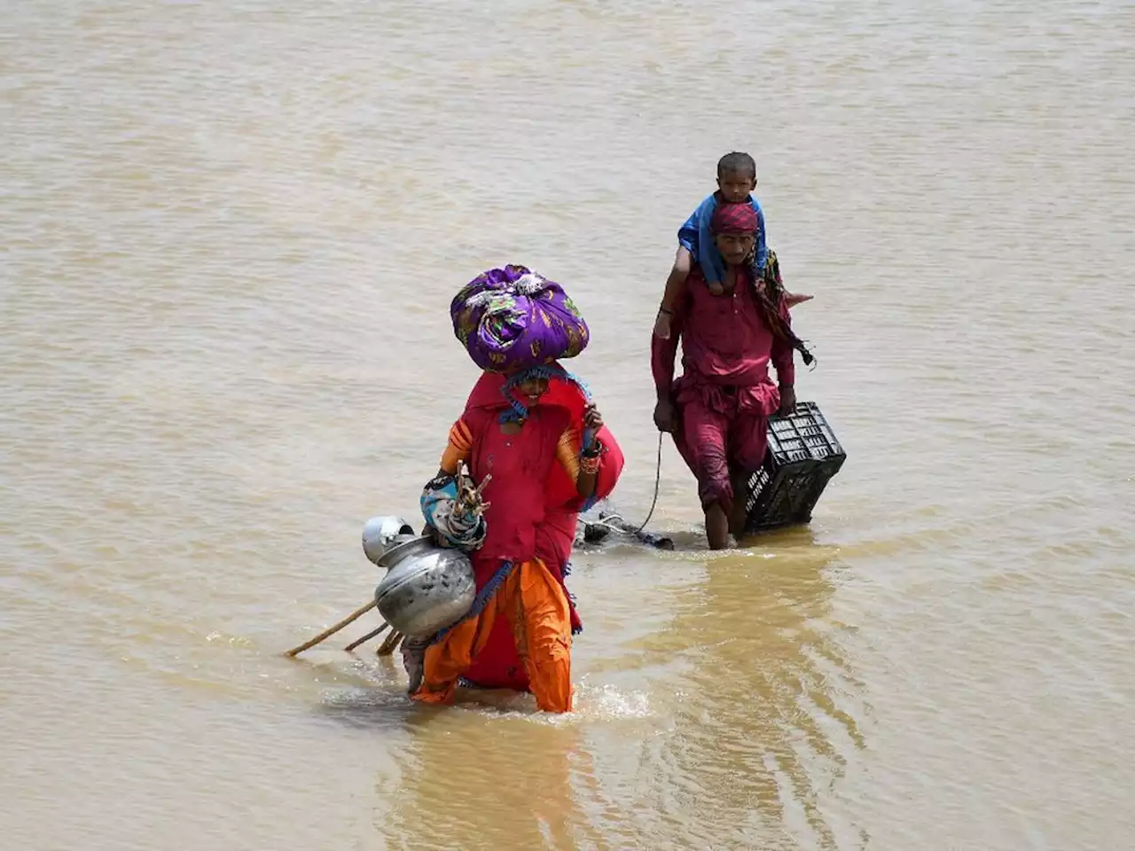 Pakistan flooding deaths pass 1,000 in 'climate catastrophe'