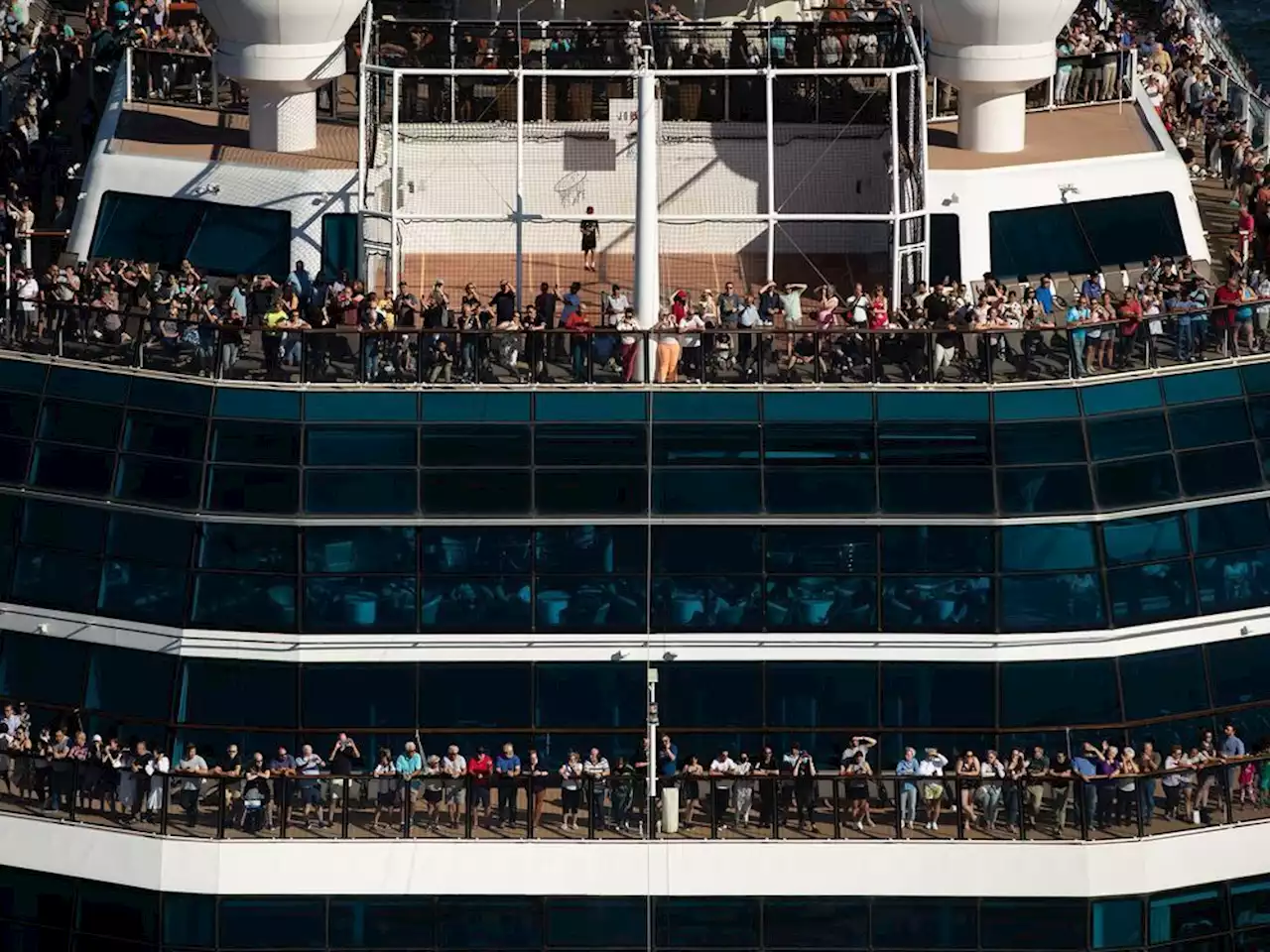 Passengers stranded on cruise ship in Vancouver after tugboat workers strike