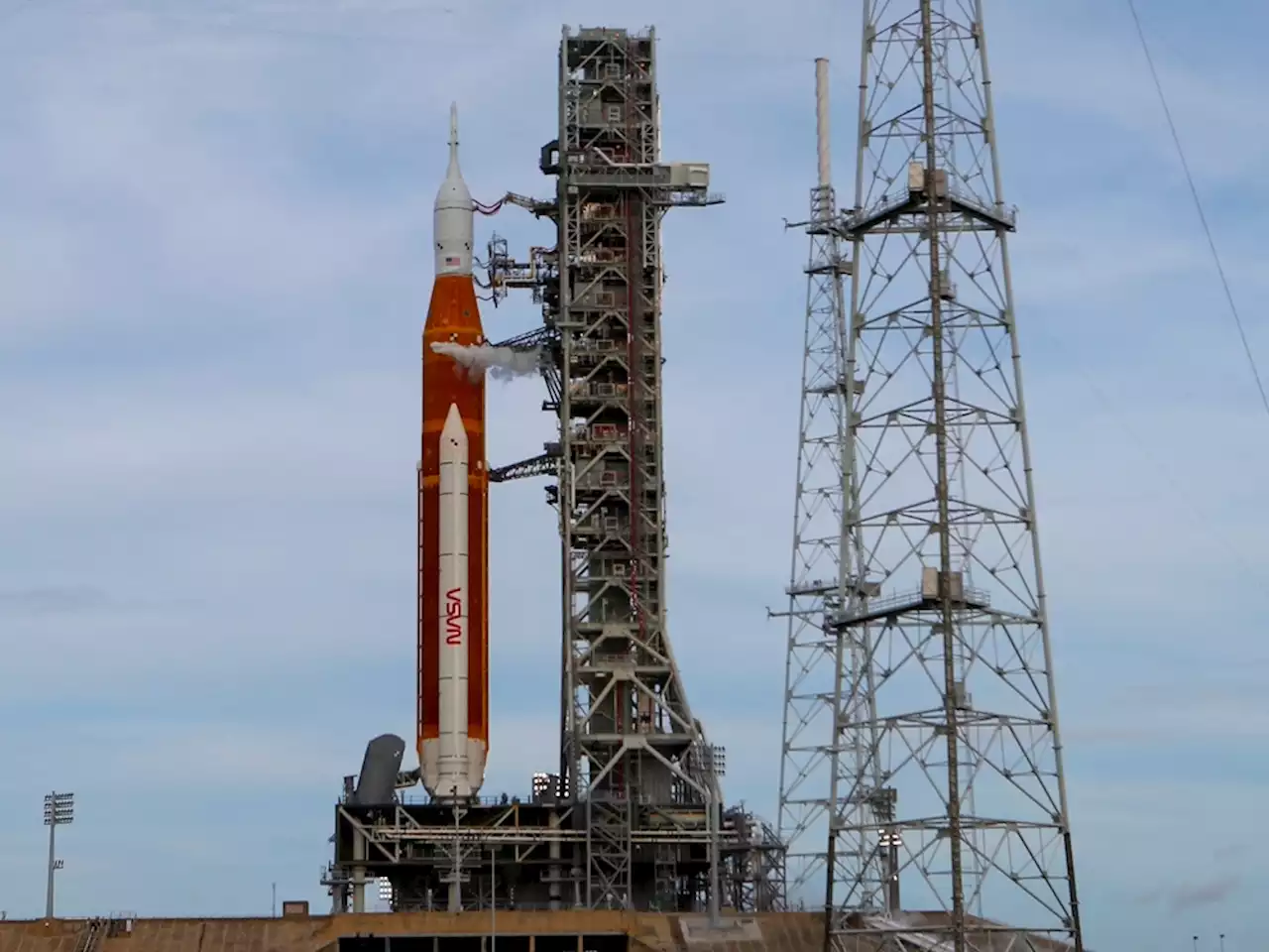 Engine problem leads NASA to scrub launch of new moon rocket