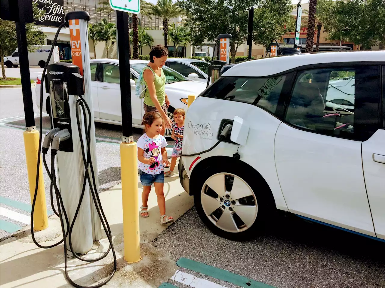 $4,000 EV Rebate Available in Illinois for Another Month