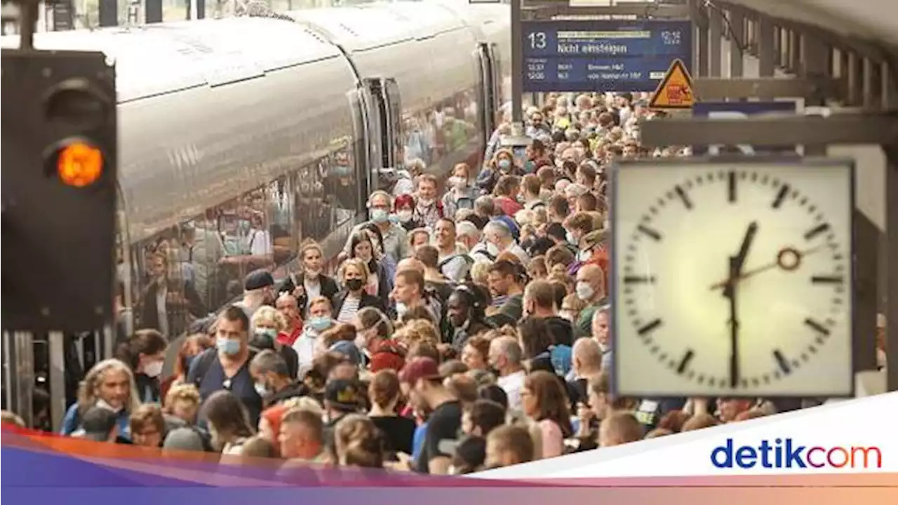 Stasiun Kereta Penuh Sesak Imbas Tiket Murah Keliling Jerman