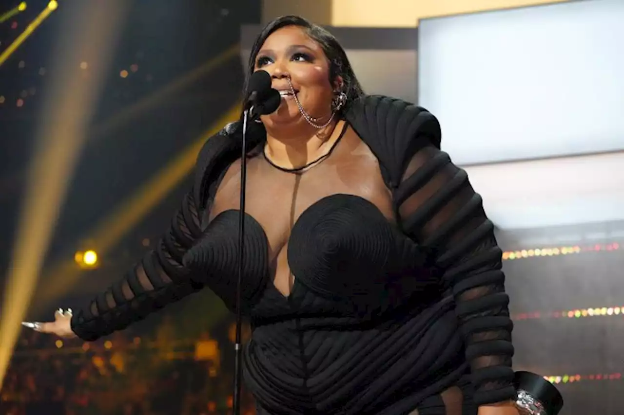 Lizzo Addresses Fat-Shaming Comments While Taking Home Video For Good At The MTV VMAs 2022