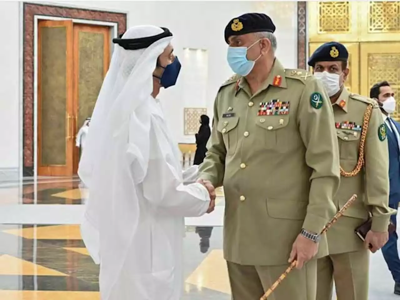 اماراتی حکام کا آرمی چیف سے رابطہ؛ 20 امدادی طیارے بھیجنے کی یقین دہانی - ایکسپریس اردو