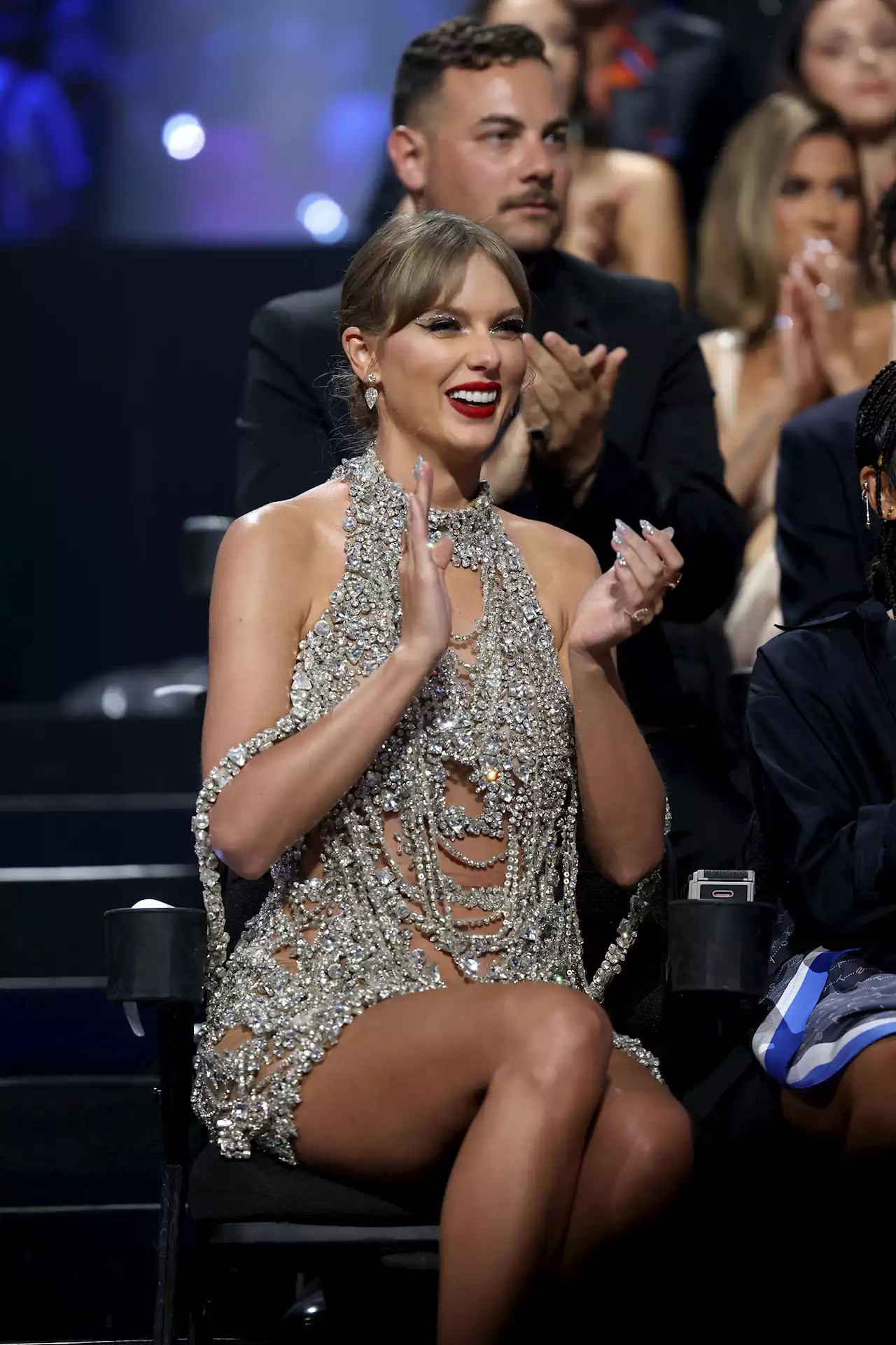 And The Award For Most Enthusiastic VMAs Guest Goes To Taylor Swift