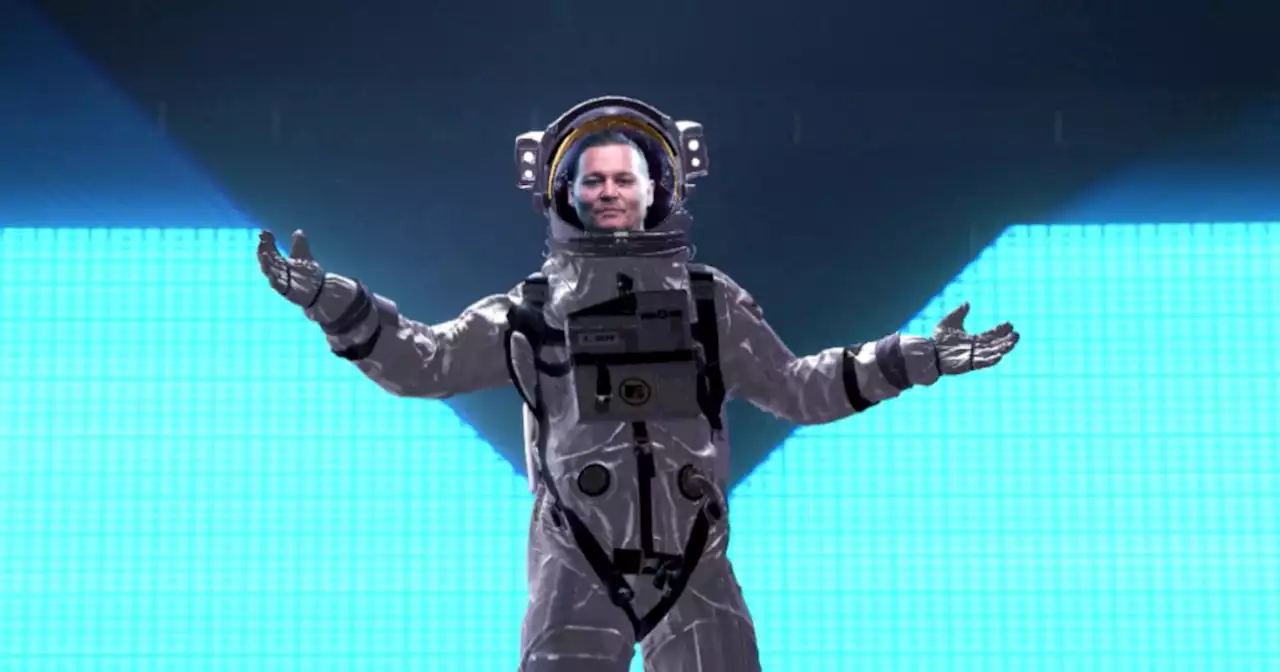 Johnny Depp makes a surprise cameo as a Moonman at the 2022 VMAs