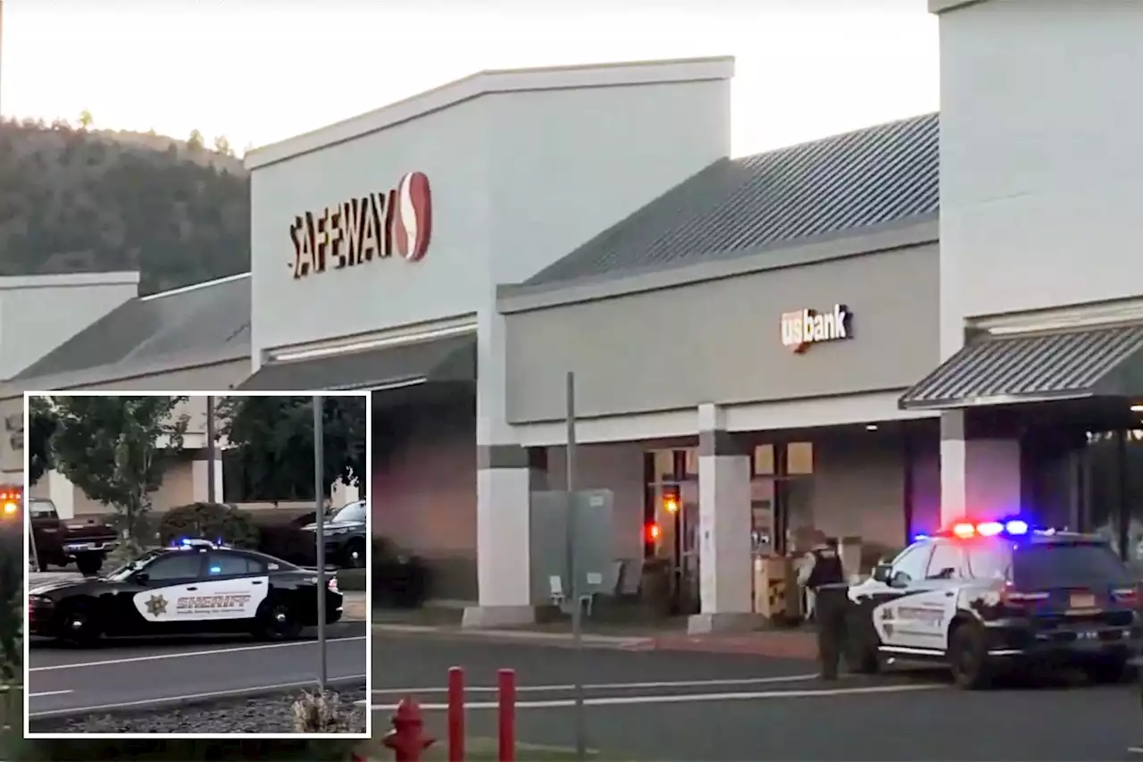 Gunman fatally shoots two people at Oregon shopping center before being killed