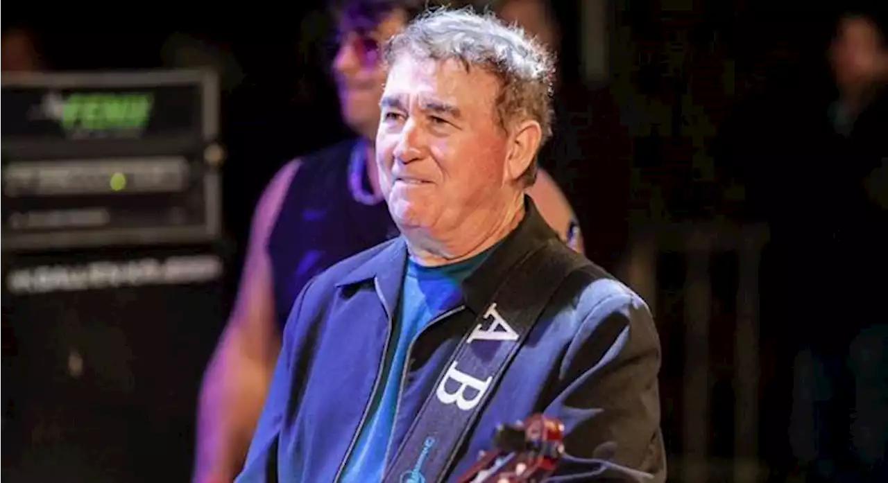 Assessoria do cantor Amado Batista se manifesta após cancelamento de show em SP