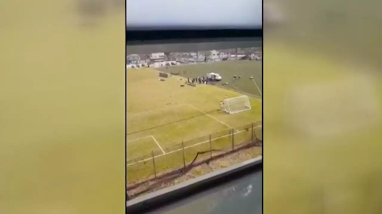 Auxiliar da base do Santos é atingido após banco de reservas ‘voar’ no CT do clube