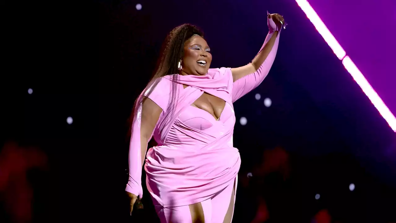 Lizzo’s VMAs Performance Had Taylor Swift on Her Feet