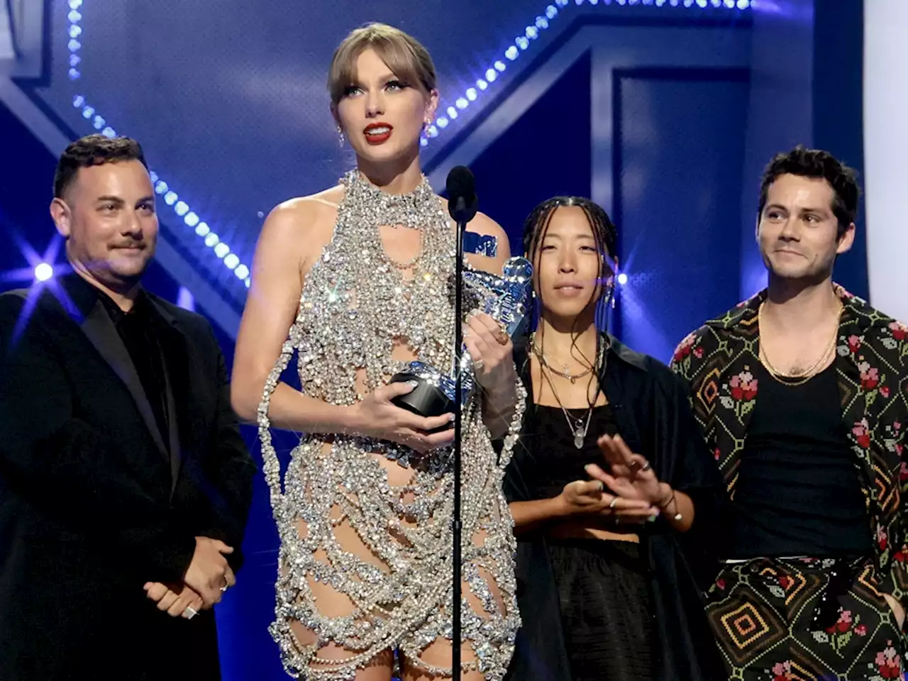 Taylor Swift wins top prize, announces new album at MTV VMAs