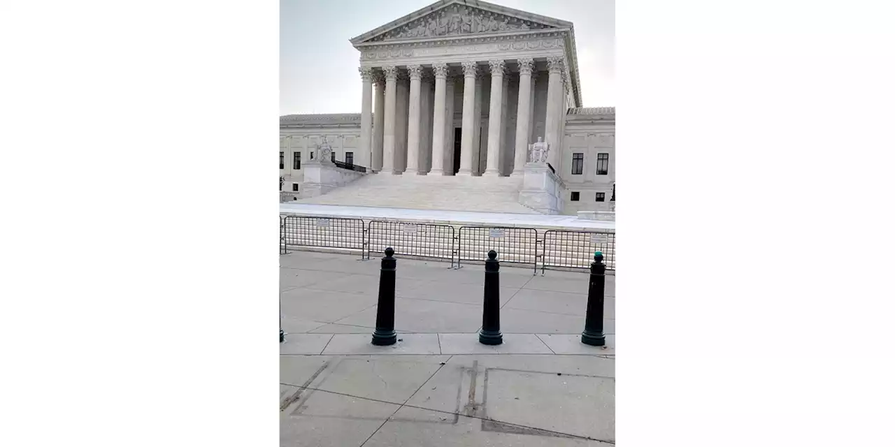 Supreme Court fencing removed, but building remains closed