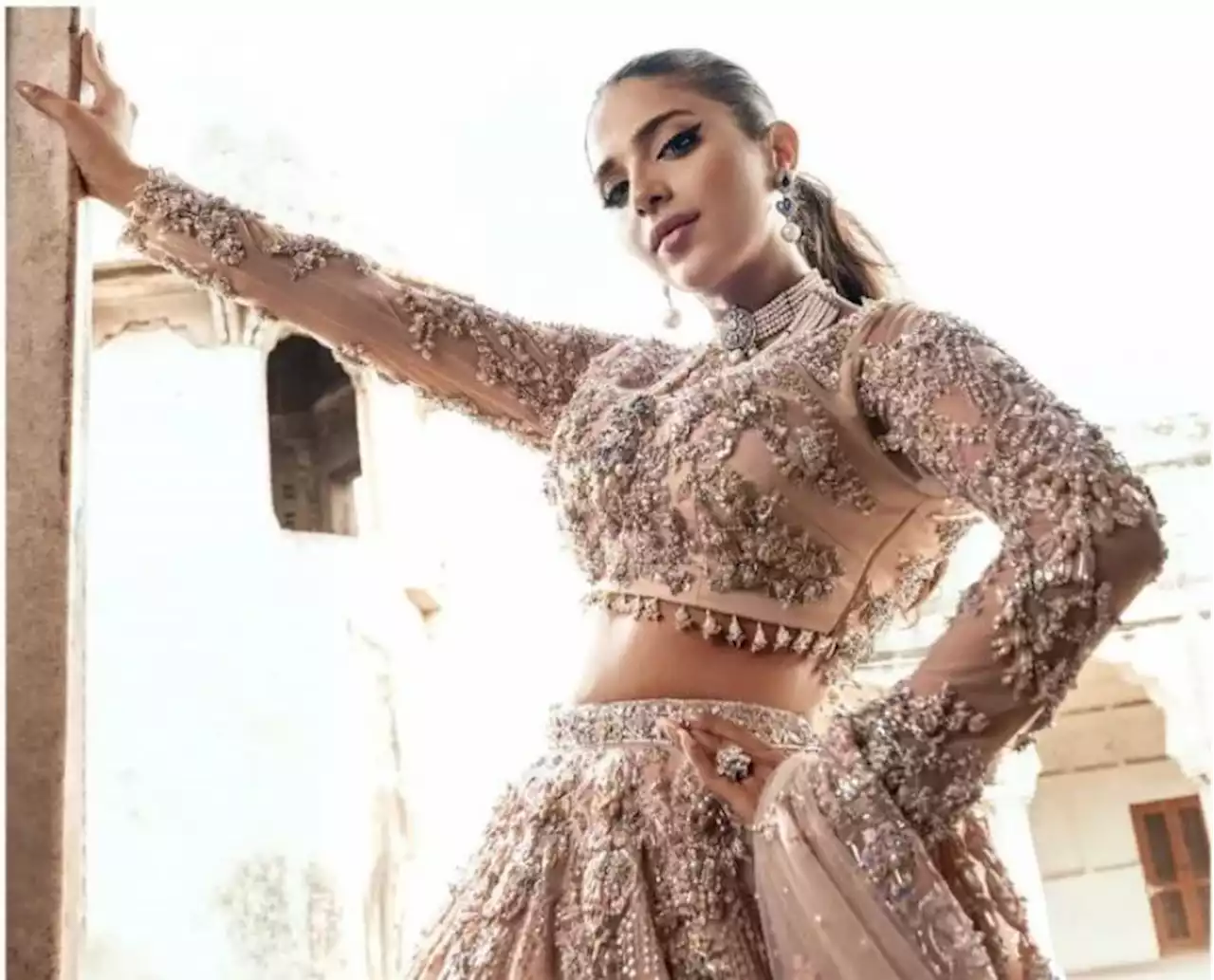 Sonya Hussain stuns fans with latest photos