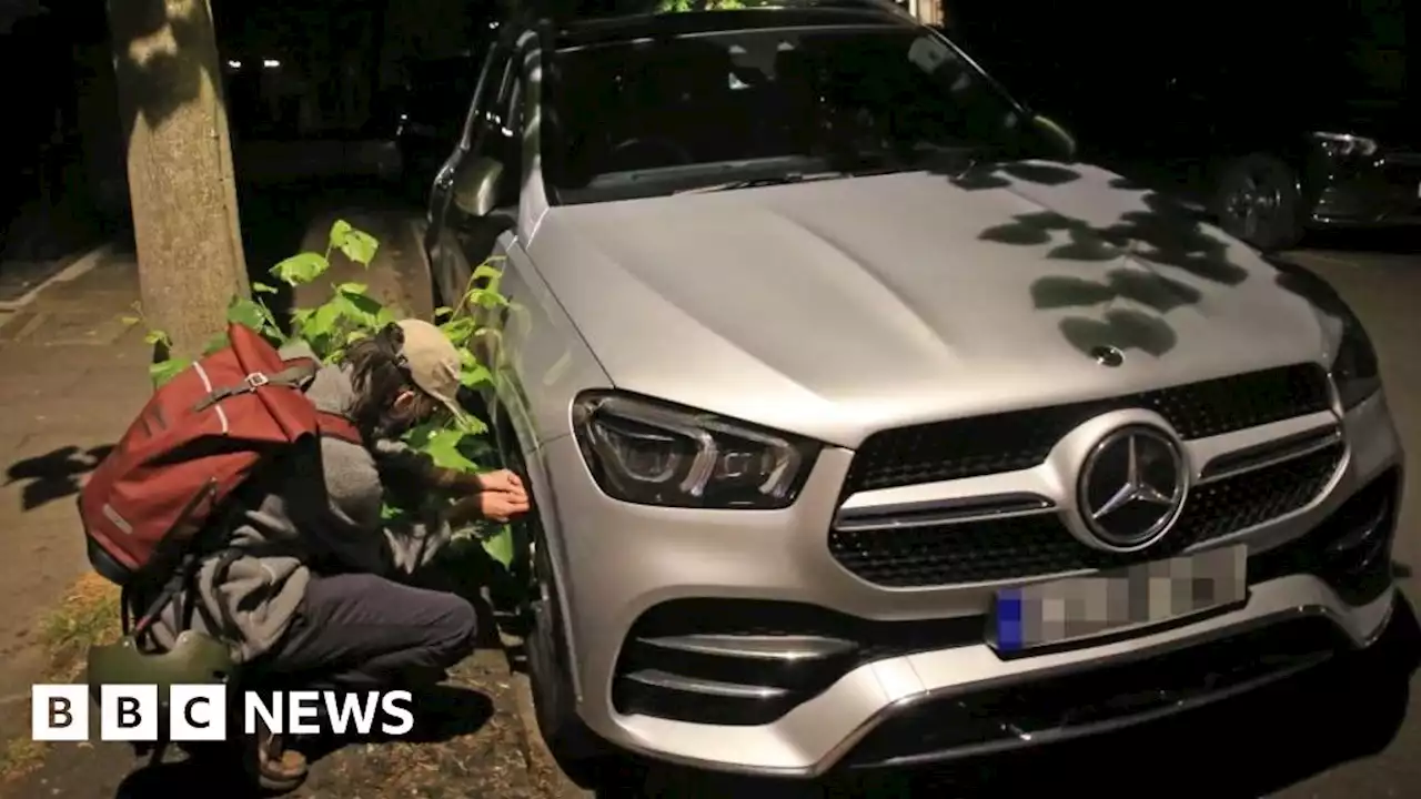 Tyre Extinguishers: Activists deflate SUV tyres in Leeds in climate protest