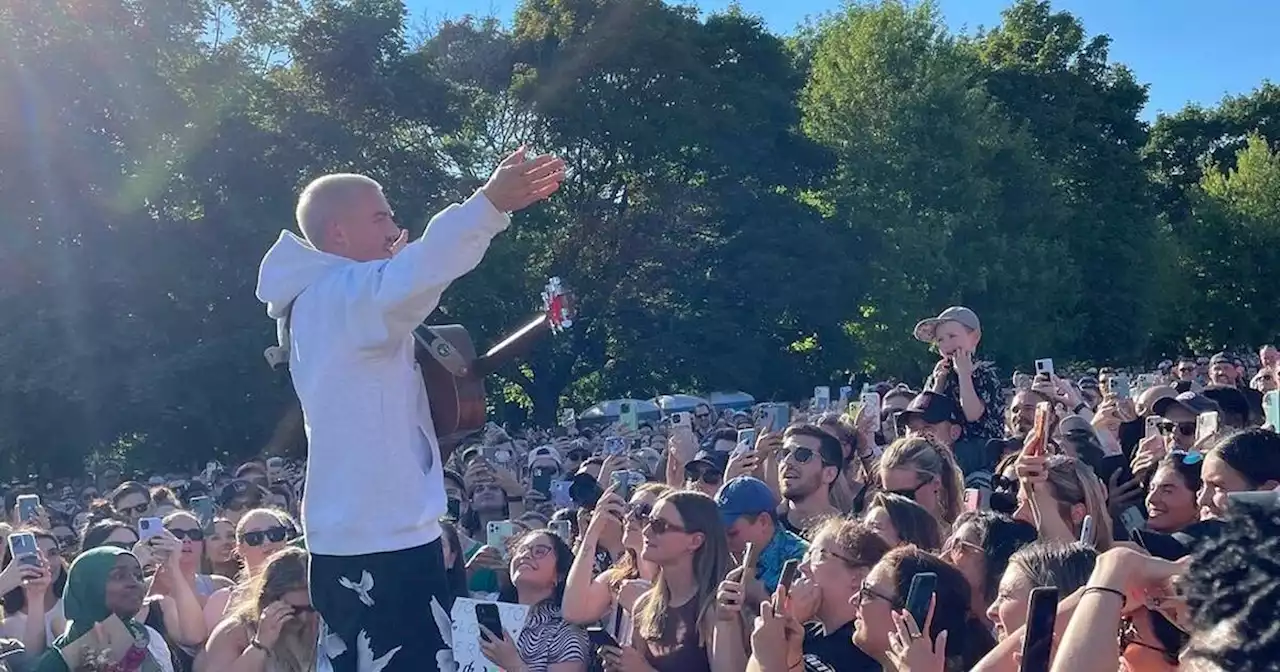 Irish busker holds concert in Toronto park after opening gig for Shawn Mendes cancelled