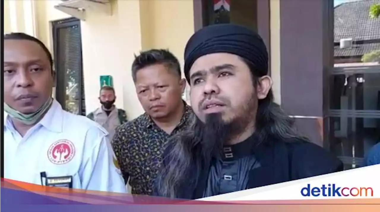 Gus Samsudin Datangi Polda Jatim, Bakal Laporkan Pesulap Merah