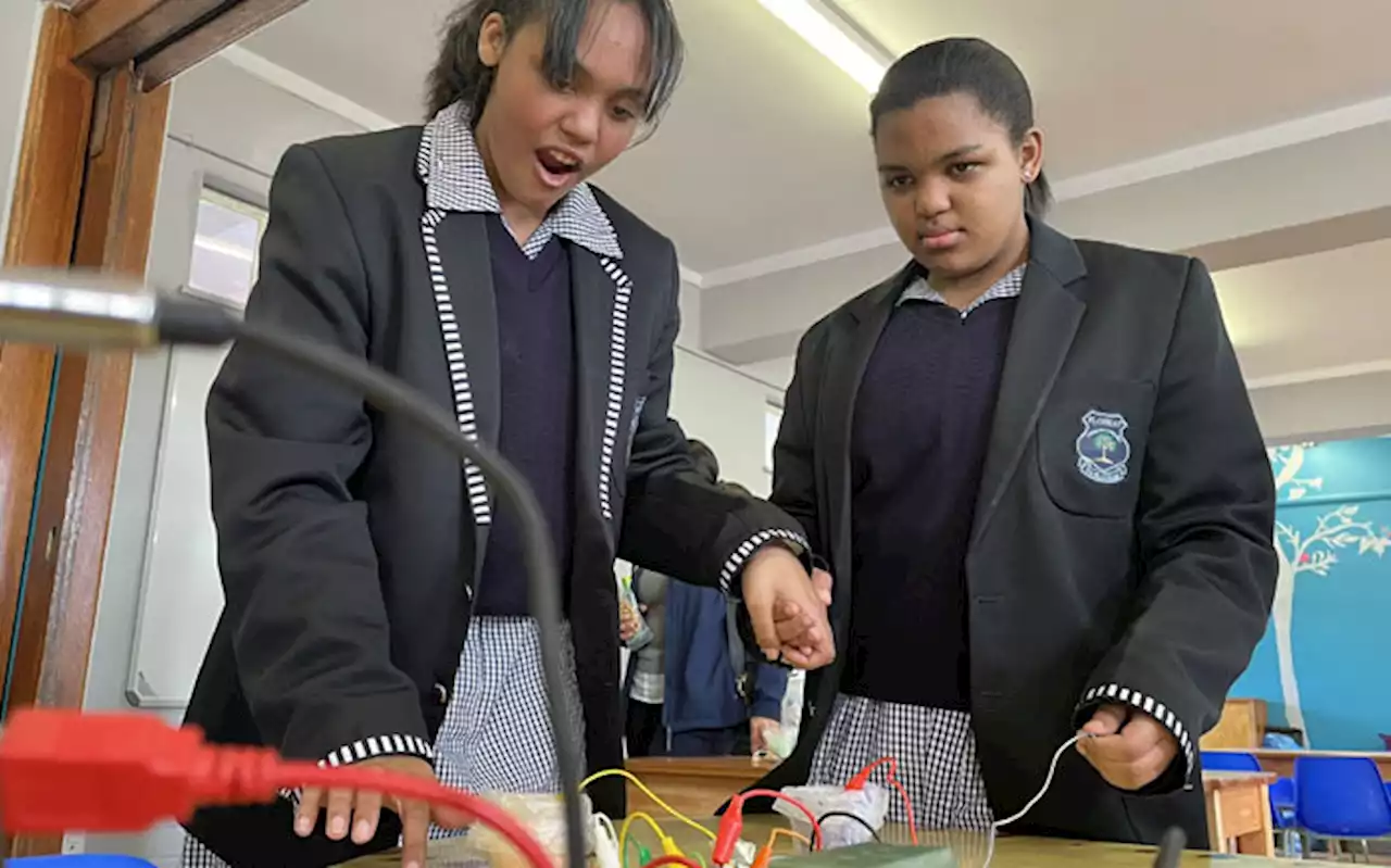 Pupils at Steenberg school eager to get to grips with new 4IR STREAM Laboratory