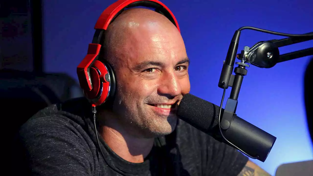 Joe Rogan slams Biden administration for ‘gaslighting’ about ‘recession:’ ‘What a bunch of weasels’