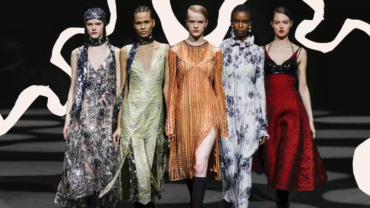 These are the 5 devastatingly beautiful dresses we fell in love with at Erdem’s autumn winter 2022 show