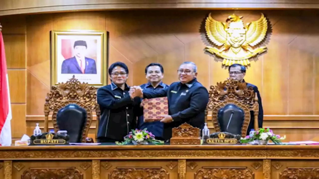 Bupati Giri Prasta Sampaikan Rancangan KUA-PPAS 2023, PAD Naik