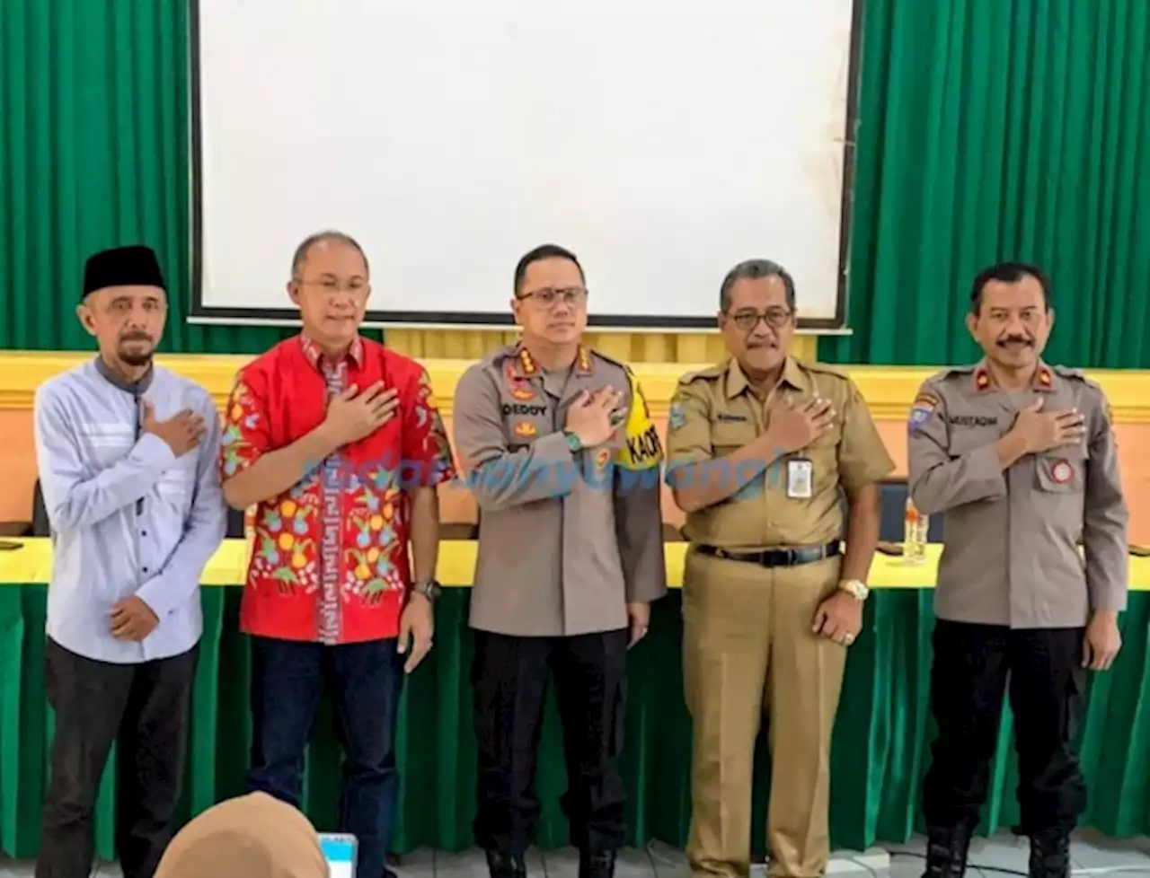 Kapolresta Beri Materi Parenting pada Wali Murid