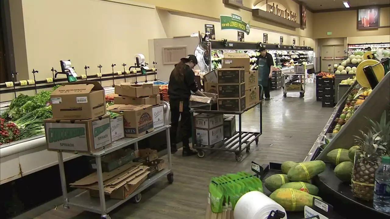 Seattle City Council votes to end hazard pay for grocery store workers