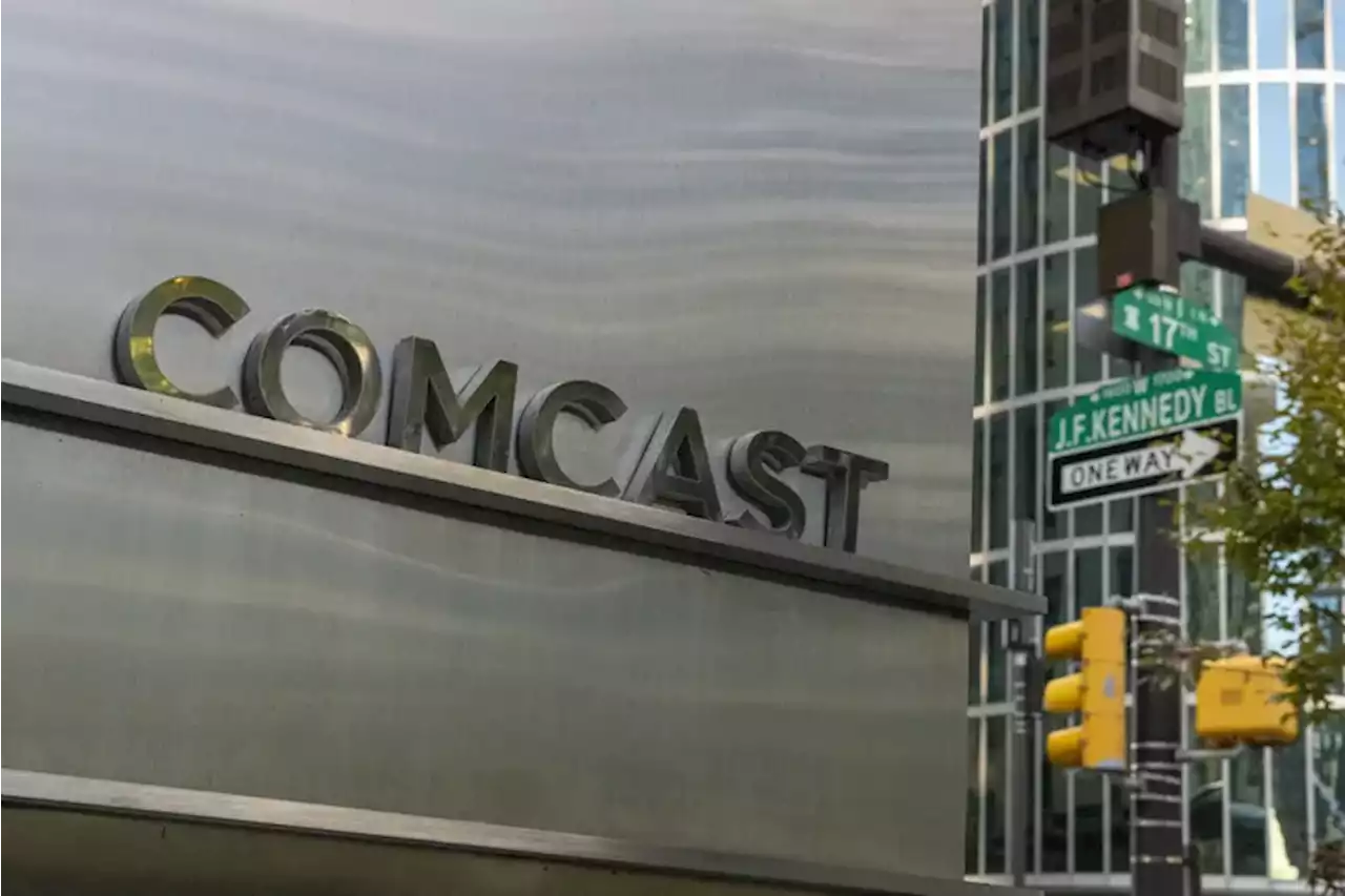 Comcast lost internet customers for the first time. Executives call it a blip, but the stock is down sharply.