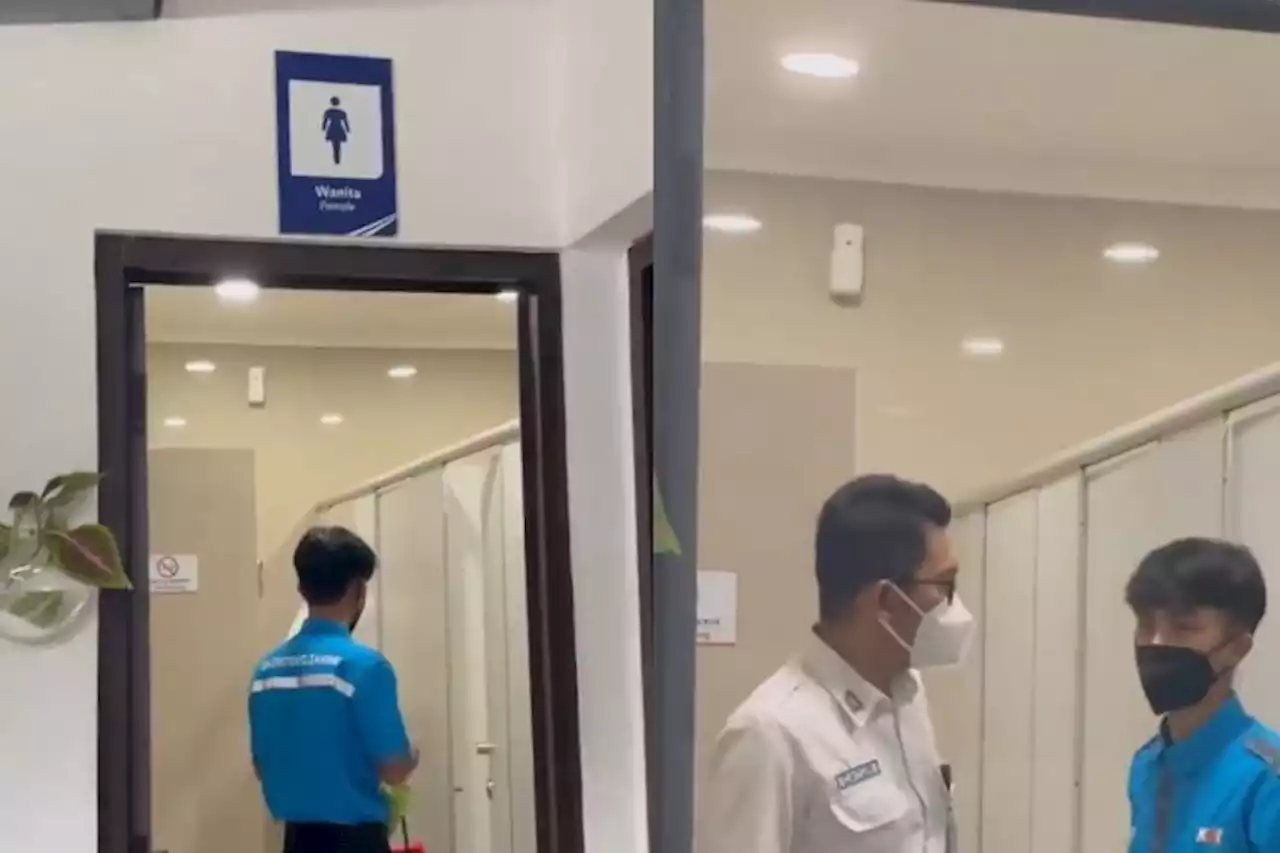 Viral! Petugas Kebersihan Kereta Diduga Rekam Penumpang Wanita di Toilet, Ini Kata PT KAI - Pikiran-Rakyat.com