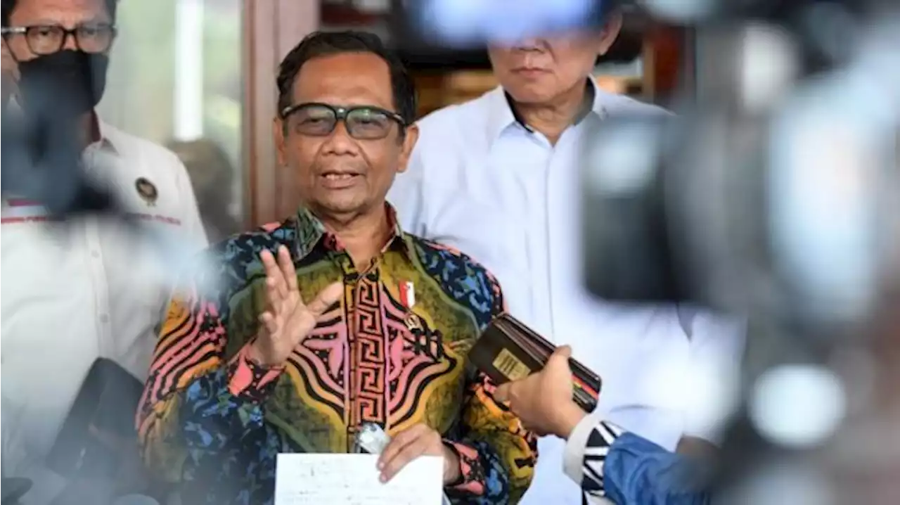 Mahfud Md: Tersungging Senyum Kecut Saat Pengacara Brigadir J Minta Petir Diperiksa
