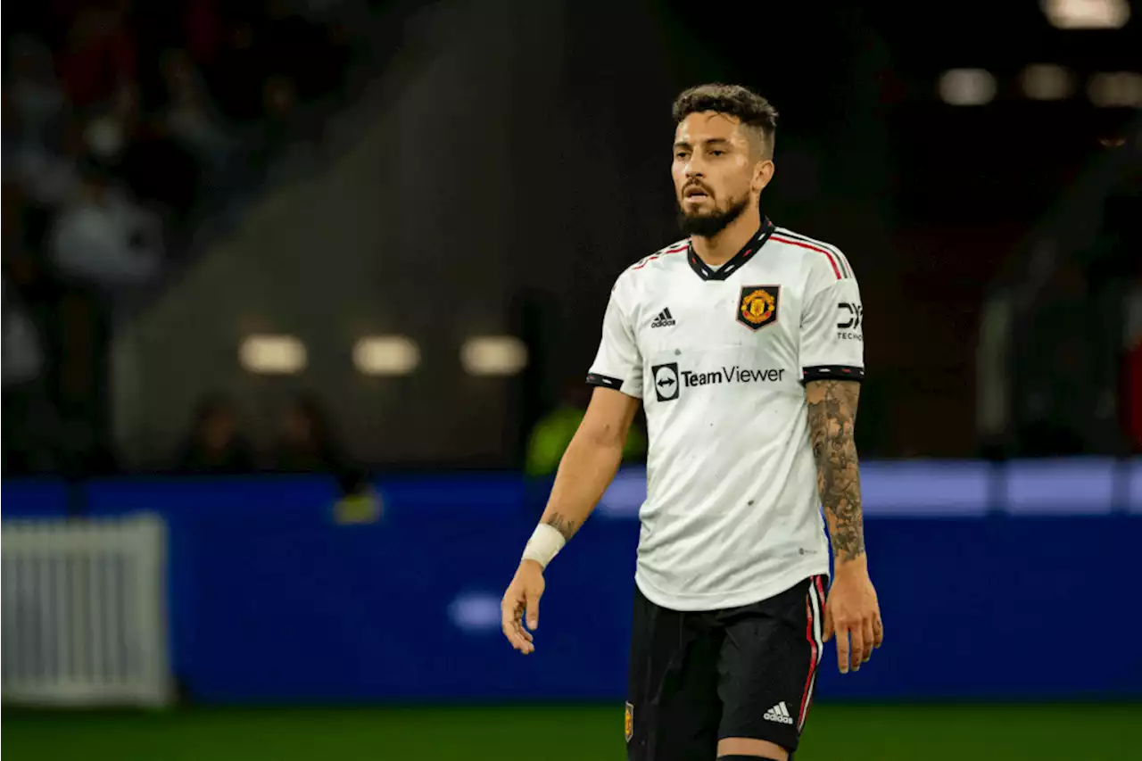 Manchester United agree to loan Telles to Sevilla