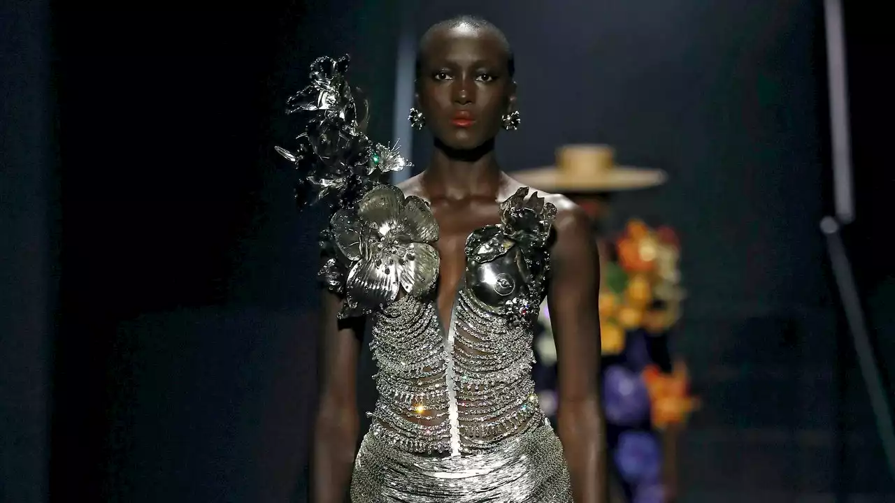 Runway-Trend Silber: So werden auffällige Metallic-Teile kombiniert