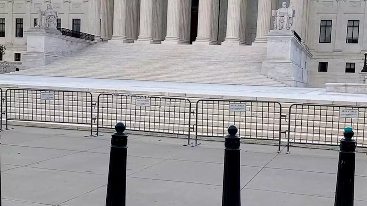 Supreme Court fencing removed, but building remains closed