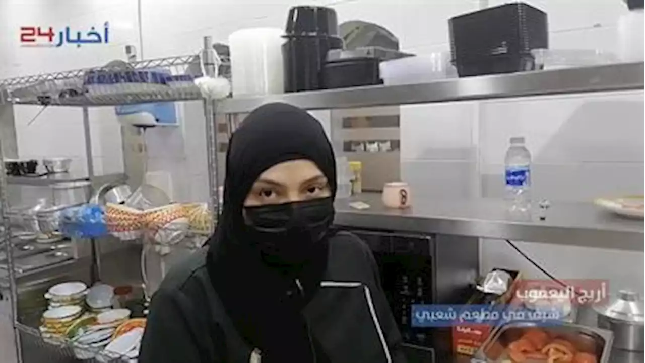 فتاة تعمل بمطعم شعبي لـأخبار 24: أُفضل إعداد وجبات الفطور.. وهذه الأكثر طلباً (فيديو)
