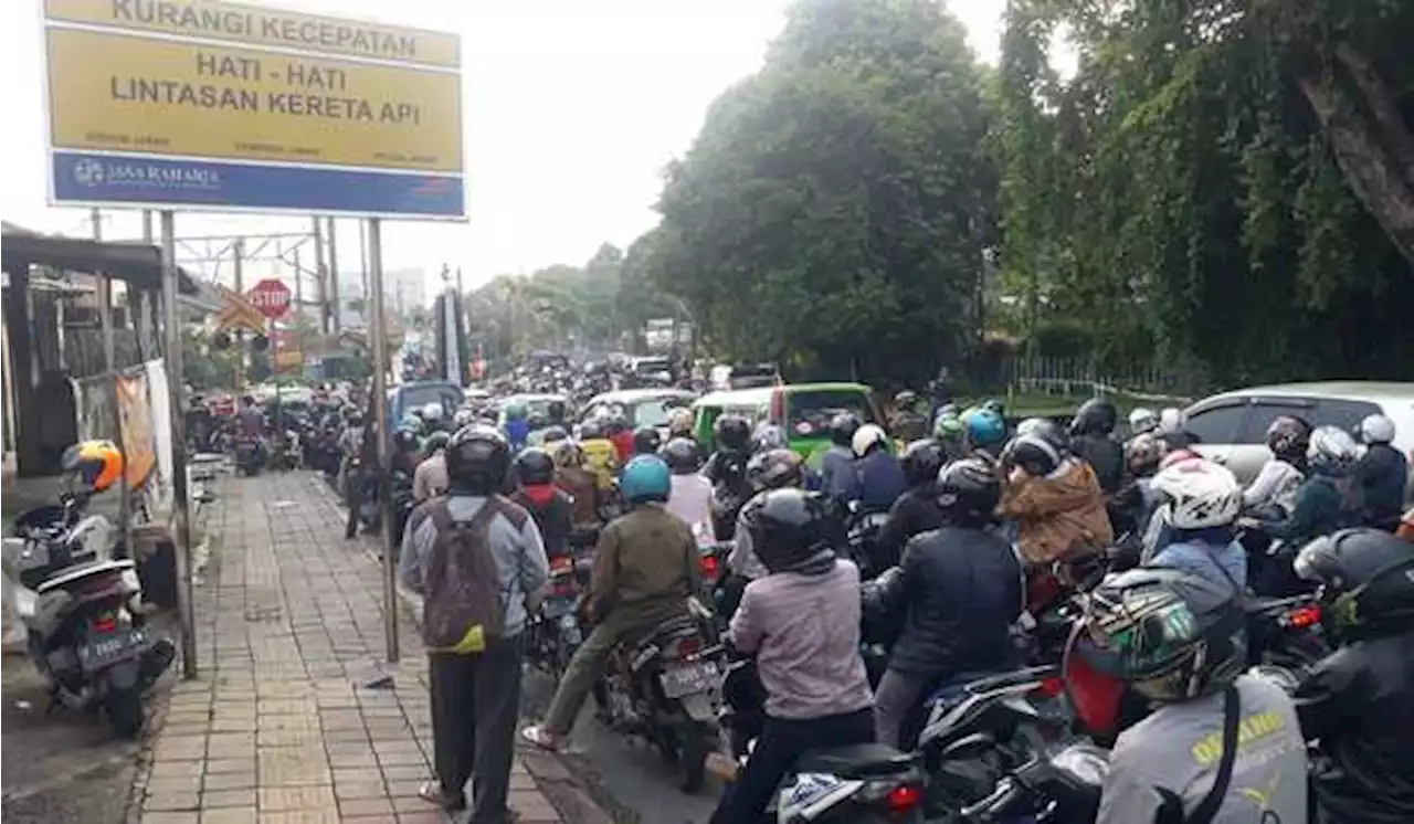 Kronologi Angkot Tertabrak KRL di Kebon Pedes Bogor